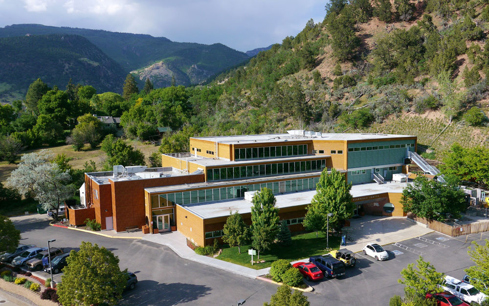 photo - exterior of CMC Glenwood Springs campus in summer